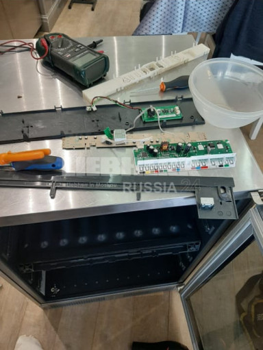 Ремонт и замена электронных модулей управления, блоков инвертора, плат индикации холодильников Либхер
