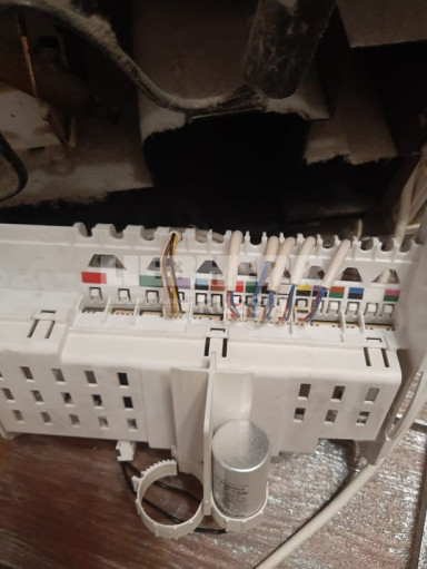 Ремонт и замена электронных модулей управления, блоков инвертора, плат индикации холодильников Либхер