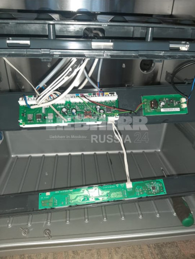 Ремонт и замена электронных модулей управления, блоков инвертора, плат индикации холодильников Либхер