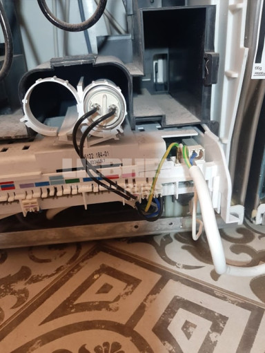 Ремонт и замена электронных модулей управления, блоков инвертора, плат индикации холодильников Либхер