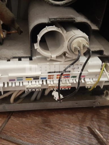 Ремонт и замена электронных модулей управления, блоков инвертора, плат индикации холодильников Либхер